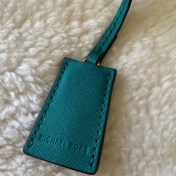 Authentic Michael kors large purse Aqua blue with beige interior and gold - Picture 3 of 7